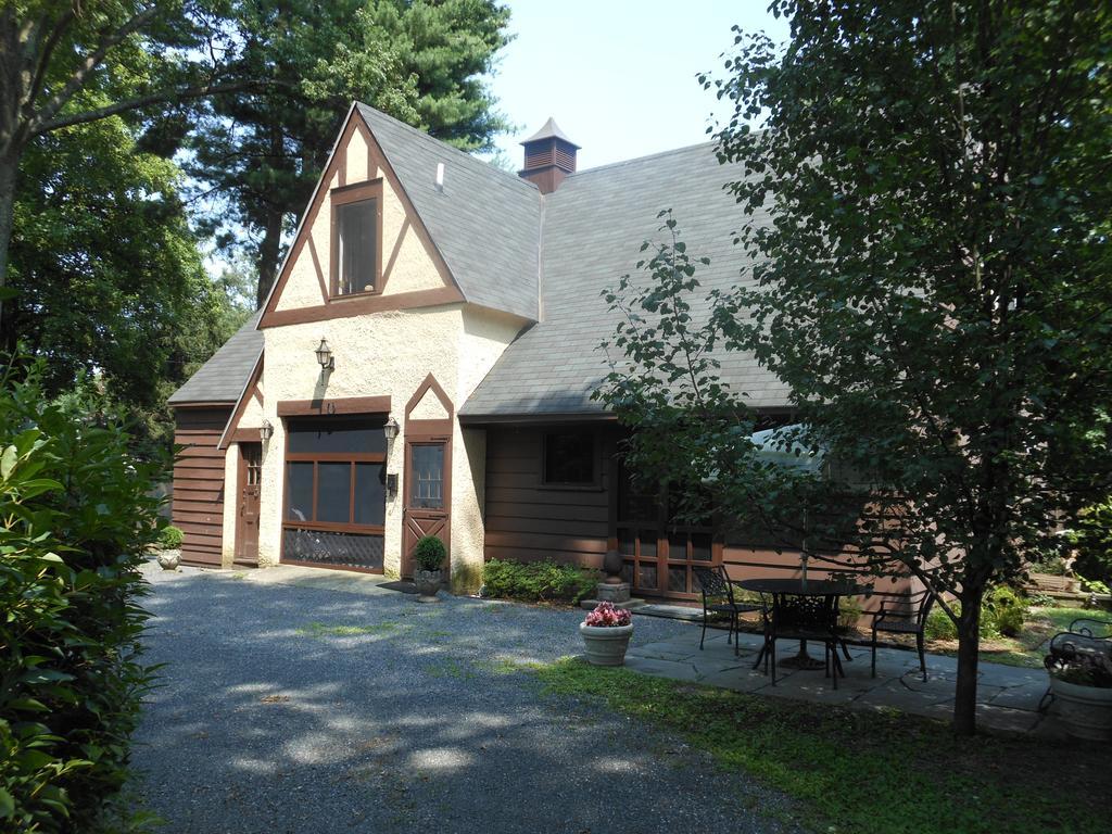 The Carriage House Loft Apartment Kingston Exterior photo