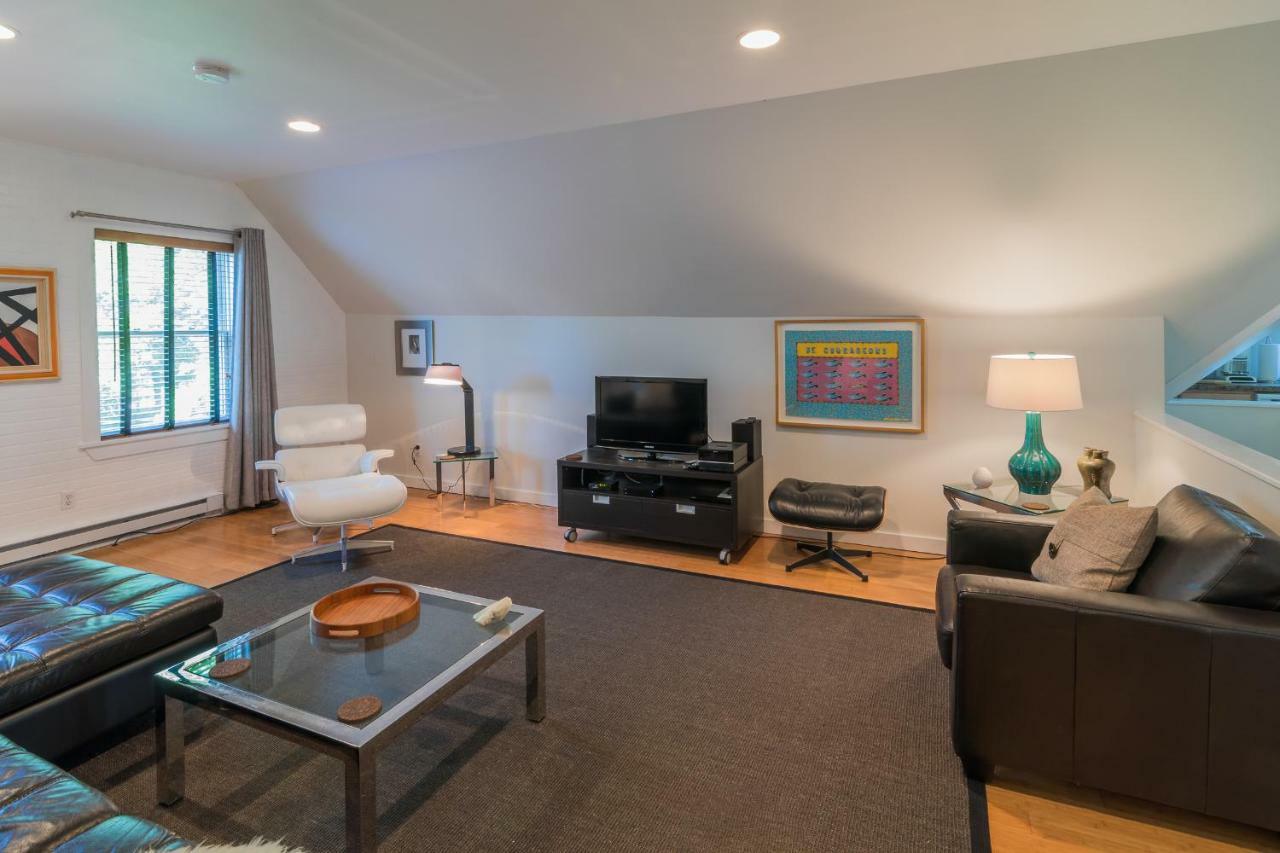 The Carriage House Loft Apartment Kingston Exterior photo